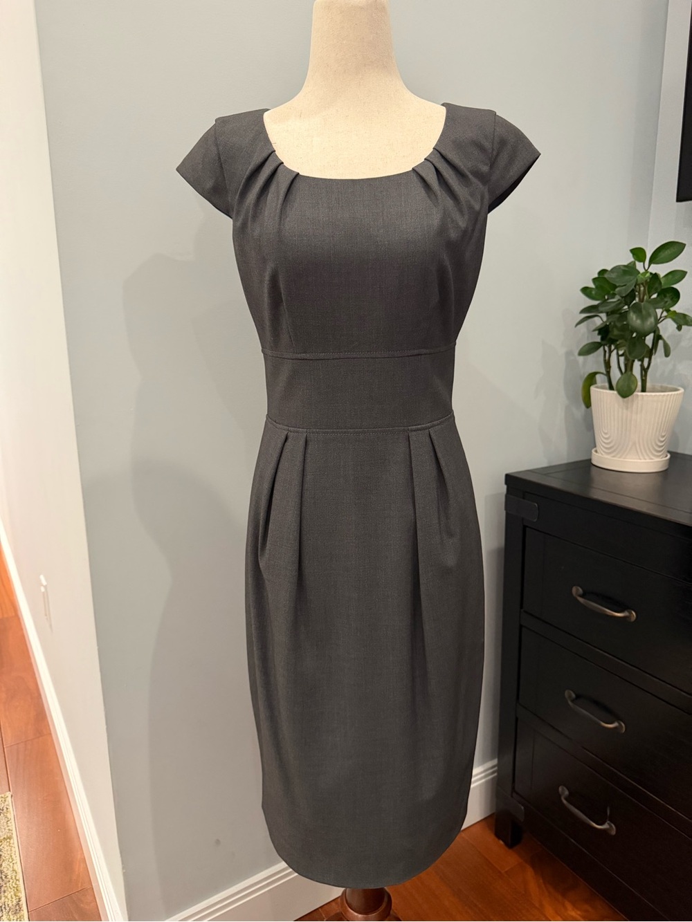 Calvin Klein Charcoal Gray Cap-Sleeve Sheath Dress